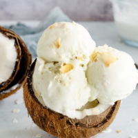 imagen de HELADO DE BOMBÓN RAFAELLO DE FERRERO